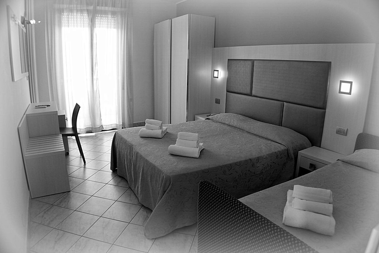 Hotel Adria Белларія-Іджеа-Марина Номер фото